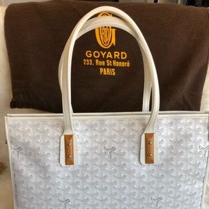 Meet your Posher, Elise